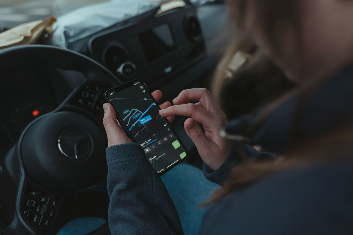 Smartphone Navigation in the Car: Creating a Cleaner Driving Setup
